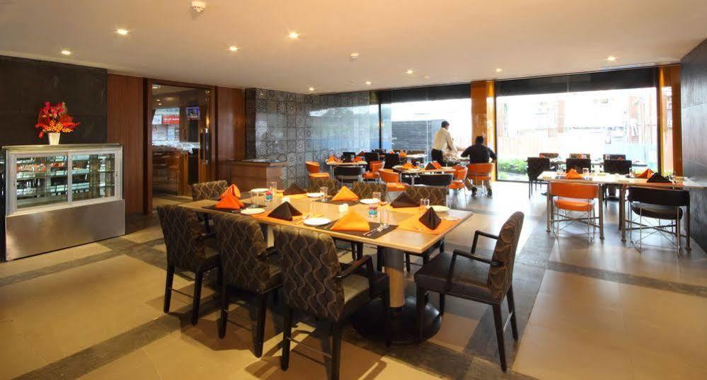 Hotel Fidalgo Poona Buitenkant foto